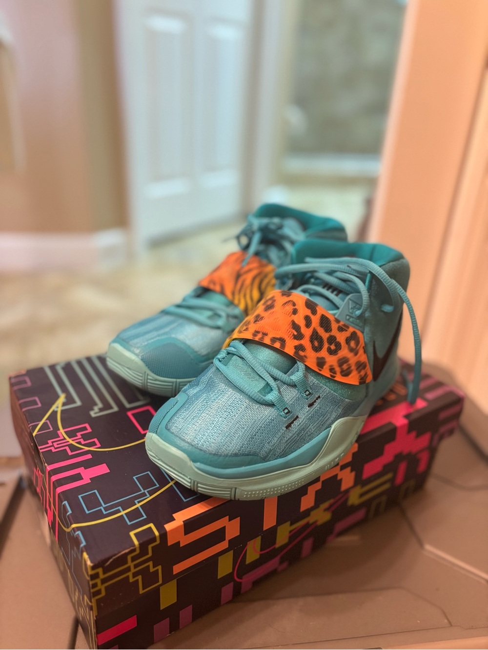 Gently used kyrie 6 gs in oracle blue 6y fits women’s 7.5